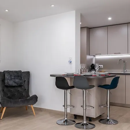 2 Bedrooms With Terrace 100 Metres From The Sea * Cannes