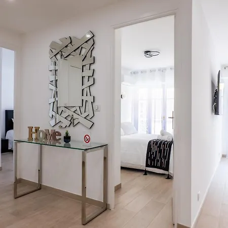 Apartment 2 Bedrooms With Terrace 100 Metres From The Sea *