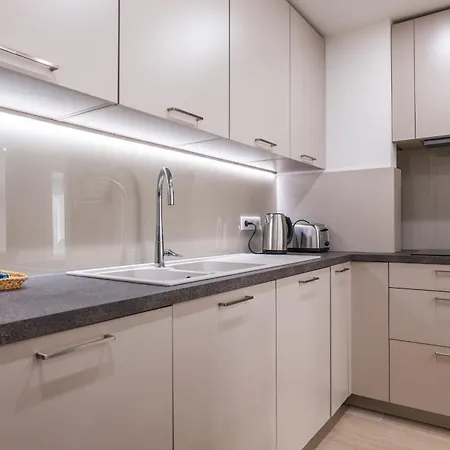 Apartment 2 Bedrooms With Terrace 100 Metres From The Sea