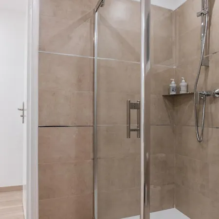 2 Bedrooms With Terrace 100 Metres From The Sea * Cannes