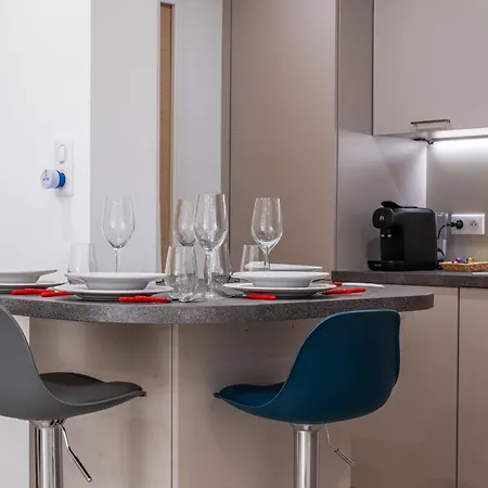 Apartment 2 Bedrooms With Terrace 100 Metres From The Sea *