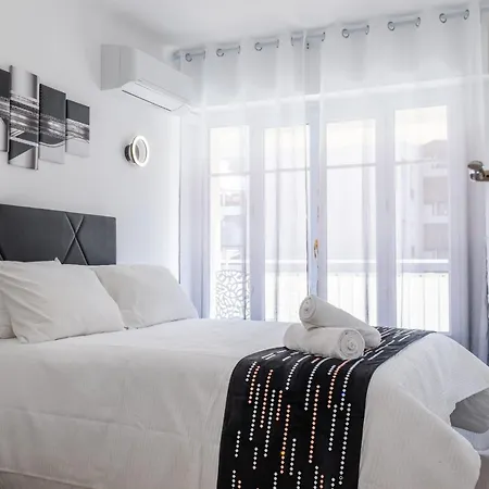 2 Bedrooms With Terrace 100 Metres From The Sea Apartment *