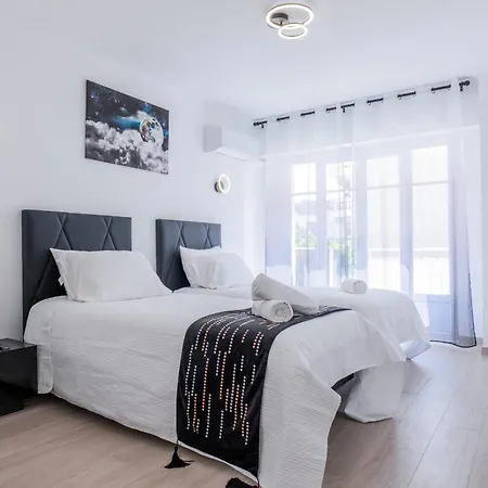 2 Bedrooms With Terrace 100 Metres From The Sea Apartment