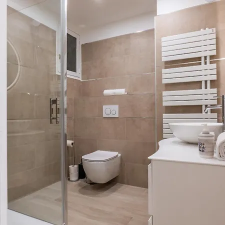 Apartment 2 Bedrooms With Terrace 100 Metres From The Sea